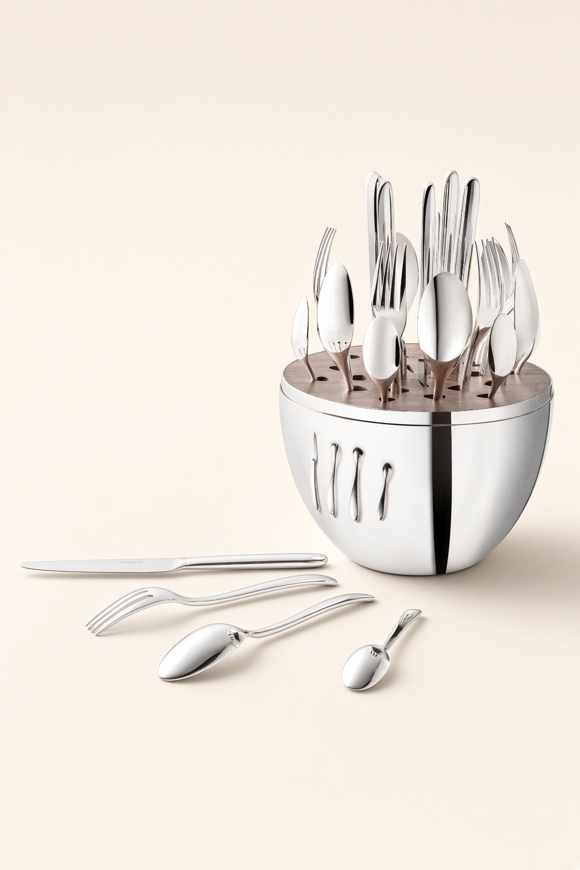 Mood — Flatware Set with Chest