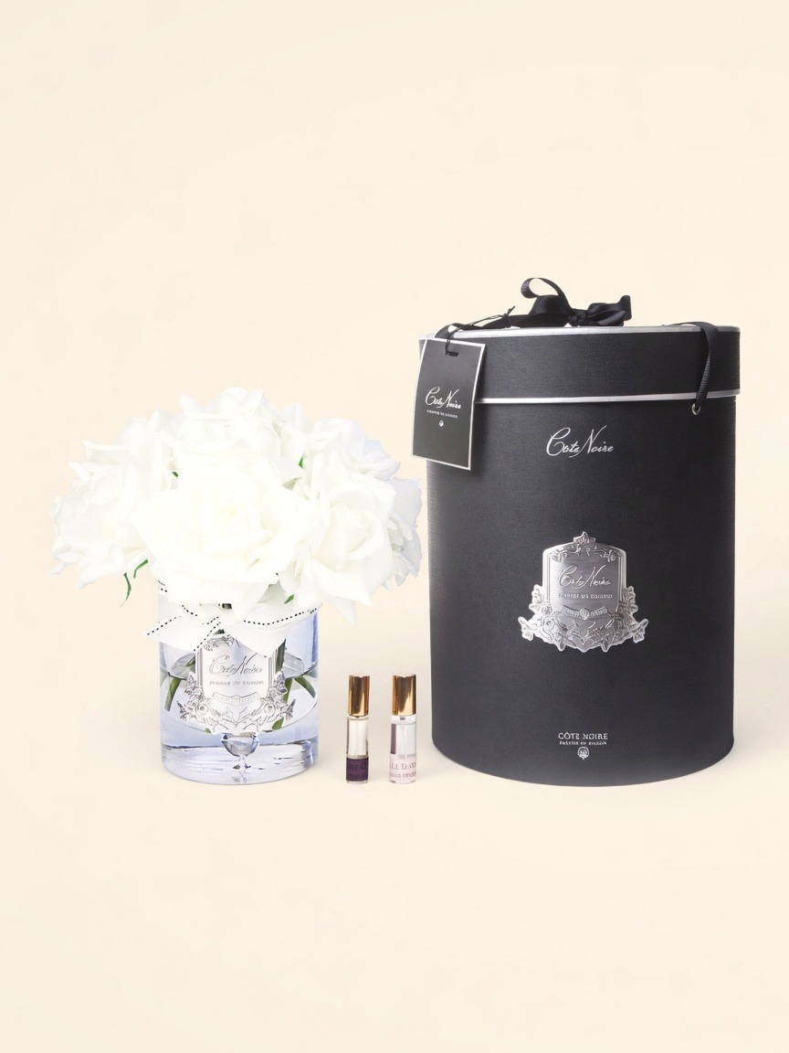 Luxury Grand Bouquet — розы, слоновая кость, серебряная эмблема