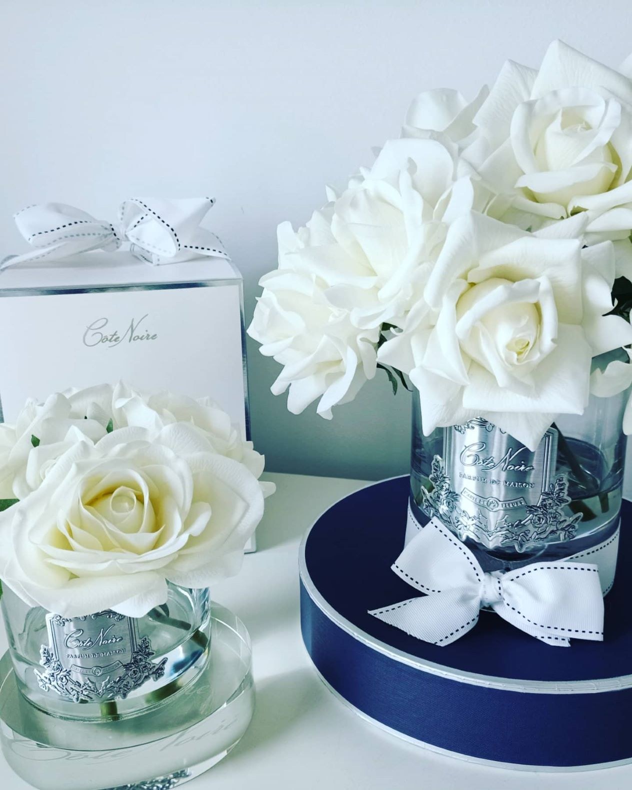 Luxury Grand Bouquet — розы, слоновая кость, серебряная эмблема 5