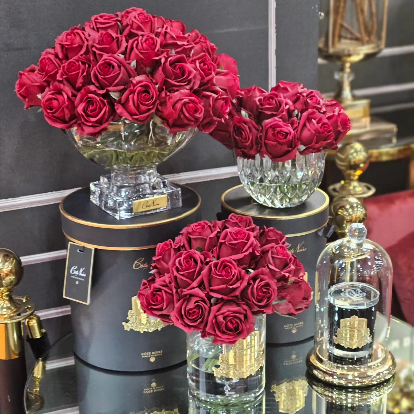 Luxury Round Bouquet — 13 бутонов роз, карминно-красный 2