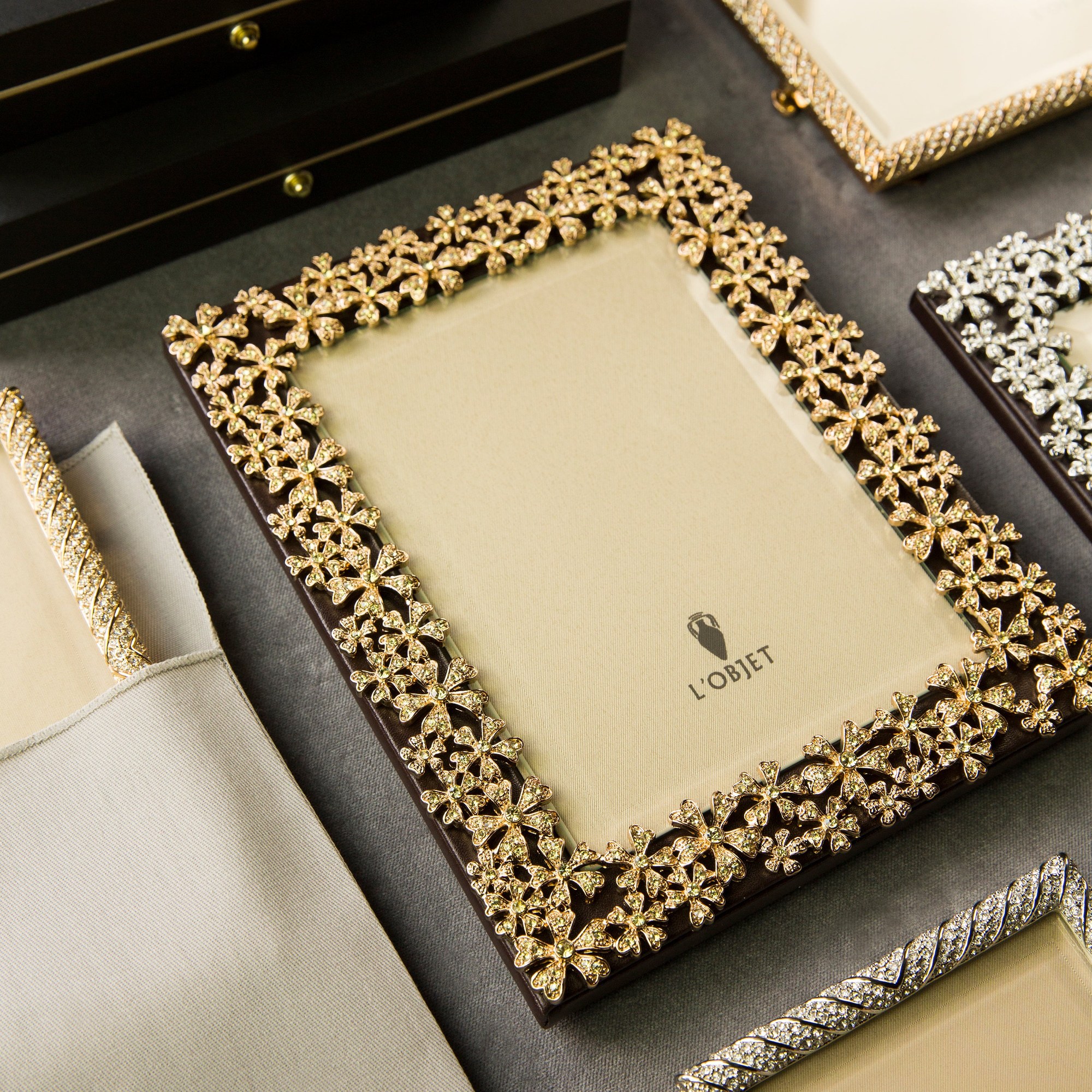Garland — Frame for 5×7 Photo, Gold, Yellow Crystals 5