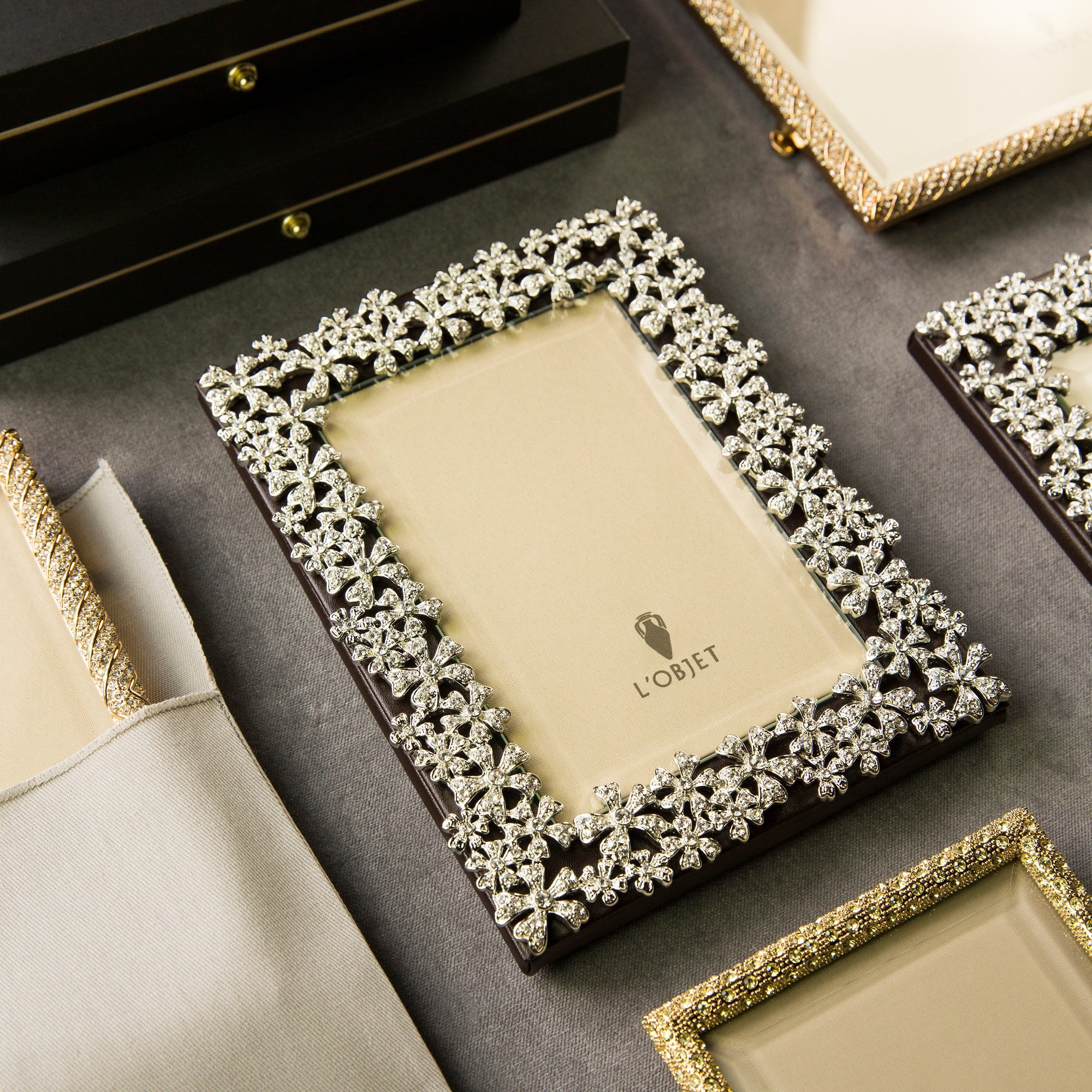 Garland — Frame for 5×7 Photo, Platinum, White Crystals 3
