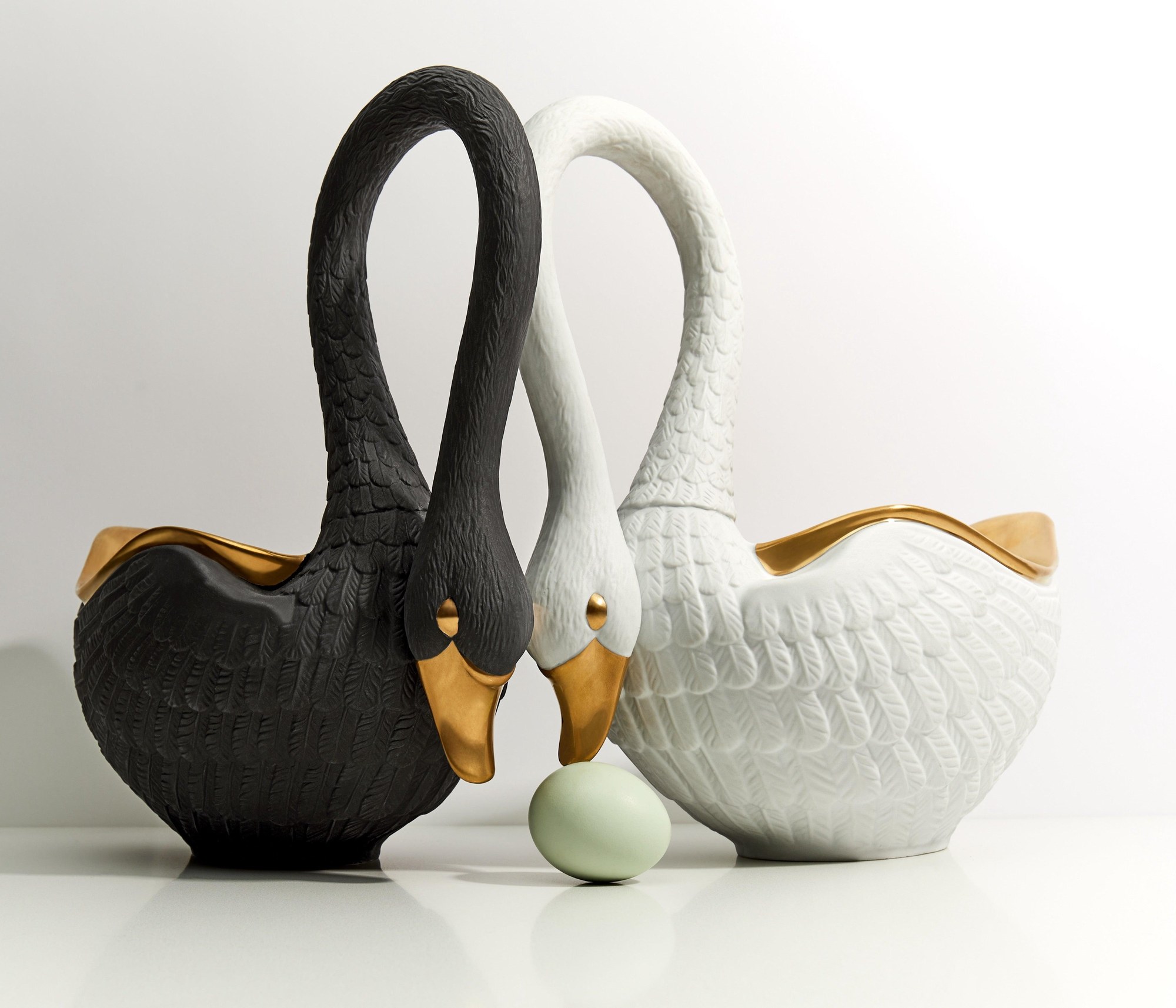 Swan — Large Bowl, Black 3