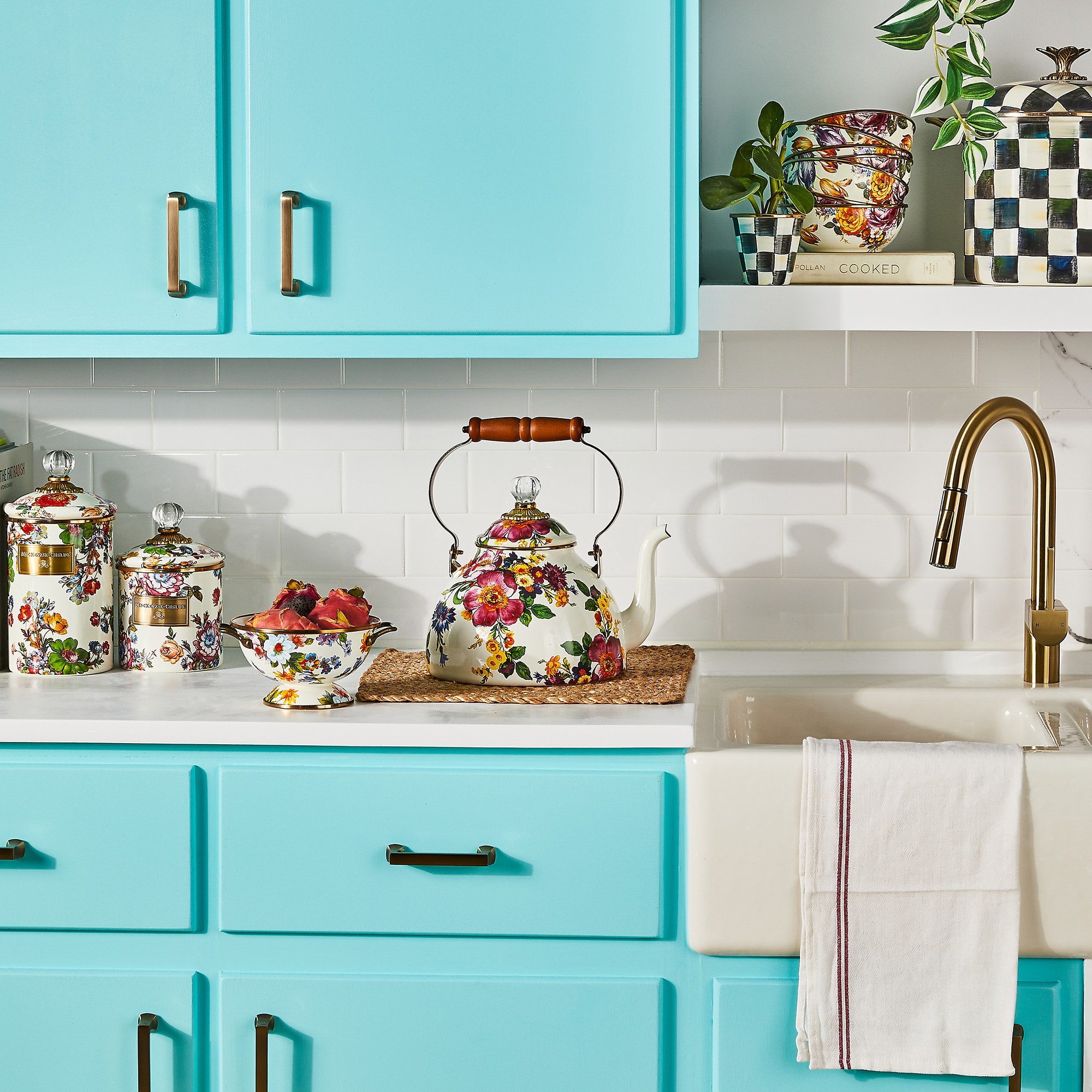 White Flower Market — Tea Kettle, 2.84 L 3